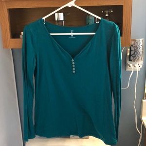 Long sleeve v neck shirt